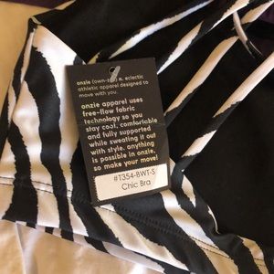 NWOT onzie chic sports bra zebra only